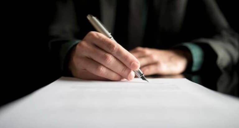 Come diventare notaio: studi, tempistiche, guida 2025