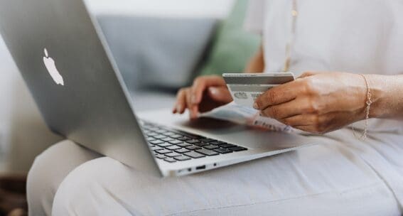 E-commerce: sale il fatturato in Italia, con 54,2 miliardi di euro nel 2023