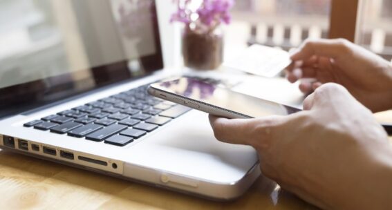E-commerce, dal 19 giugno scatta l’obbligo del pulsante di recesso: come funziona e i rischi per gli inadempienti