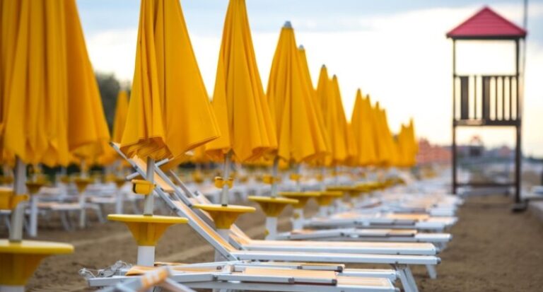 Aprire uno stabilimento balneare in Italia: requisiti e costi