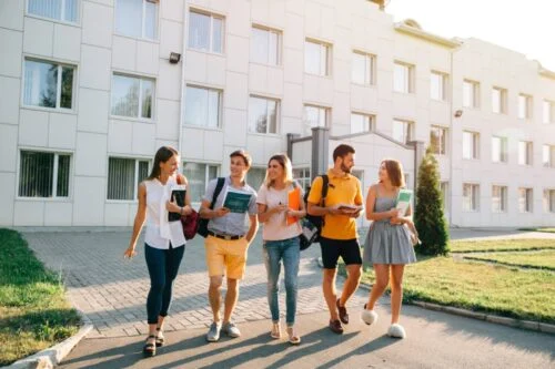 Borse di studio 2025-2026, oltre 7 mila euro per fuori sede e pendolari, come fare domanda