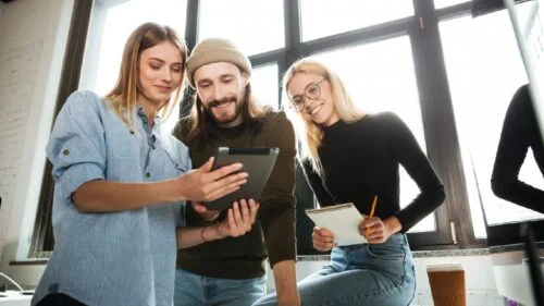 Mimit, linee guida per trattenere i talenti che vogliono fuggire all’estero: 4 proposte per le startup