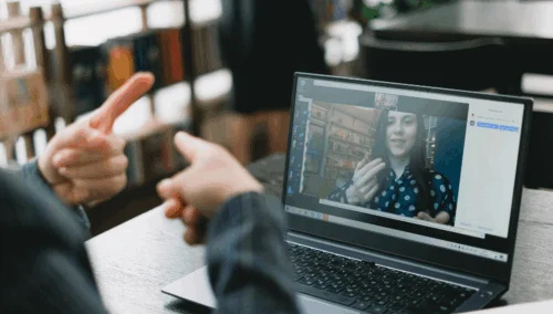 Corsi di formazione professionale online, l’e-learning non è un antidoto all’ansia da obsolescenza
