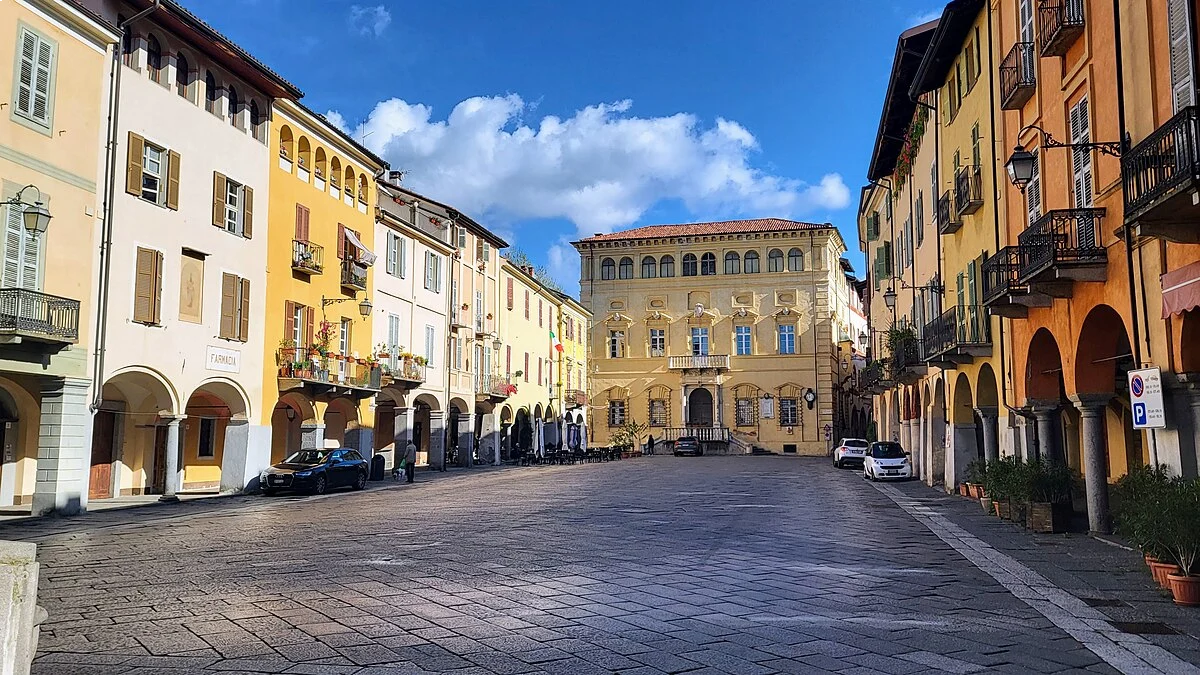 biella palazzo piazza cisterna provincia risparmio italia