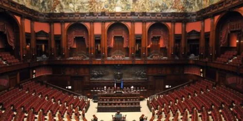 Bonus imprese per la settimana corta, esonero contributivo per PMI e grandi aziende: la proposta in esame