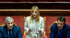 Meloni in Parlamento prima del Consiglio europeo presenta il piano contro il caro energia