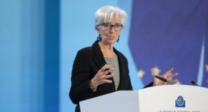 BCE prevede aumento tassi interesse a giugno 1016
